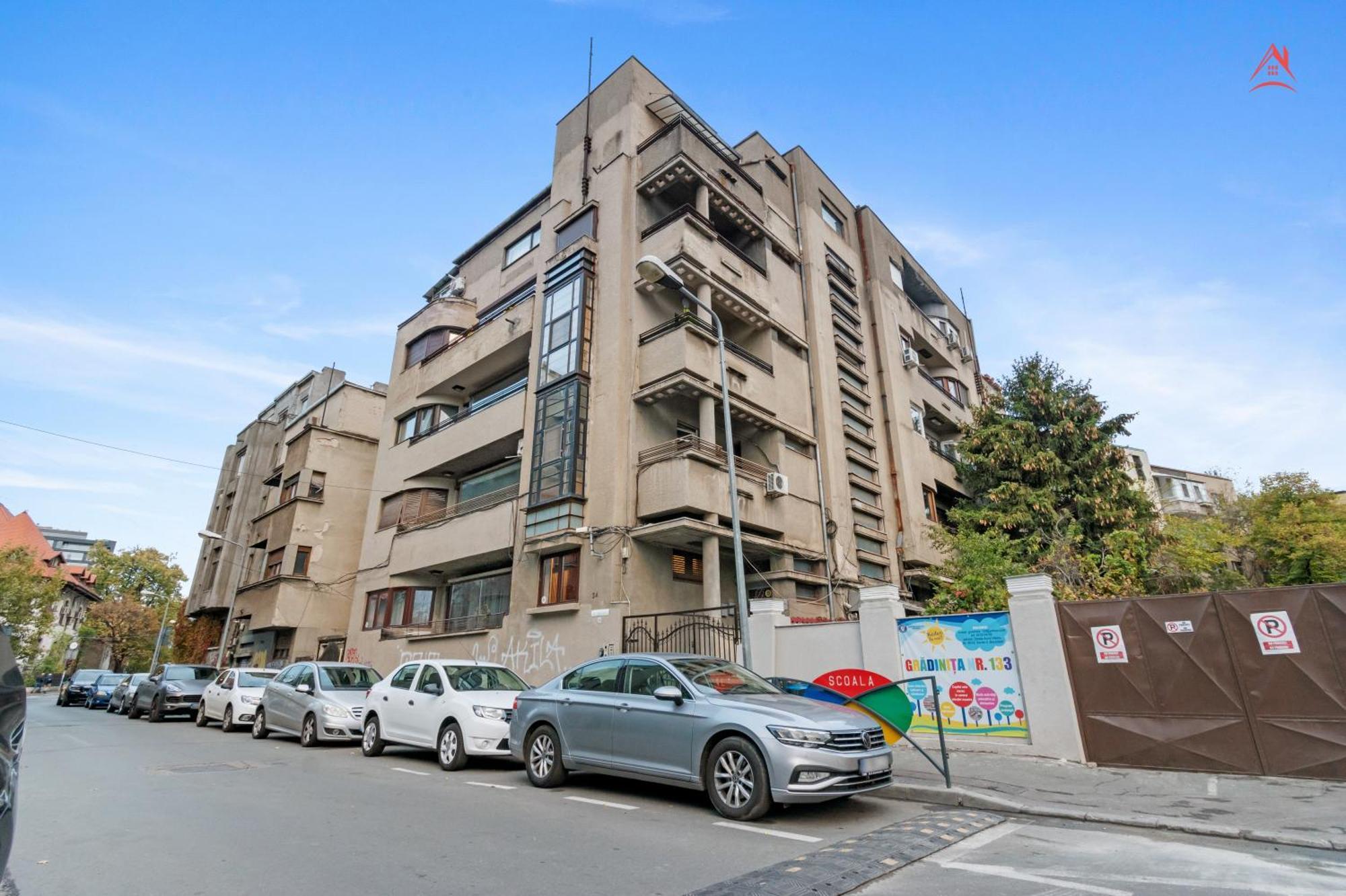 Central Town Cosy Apartment Bukares Bagian luar foto