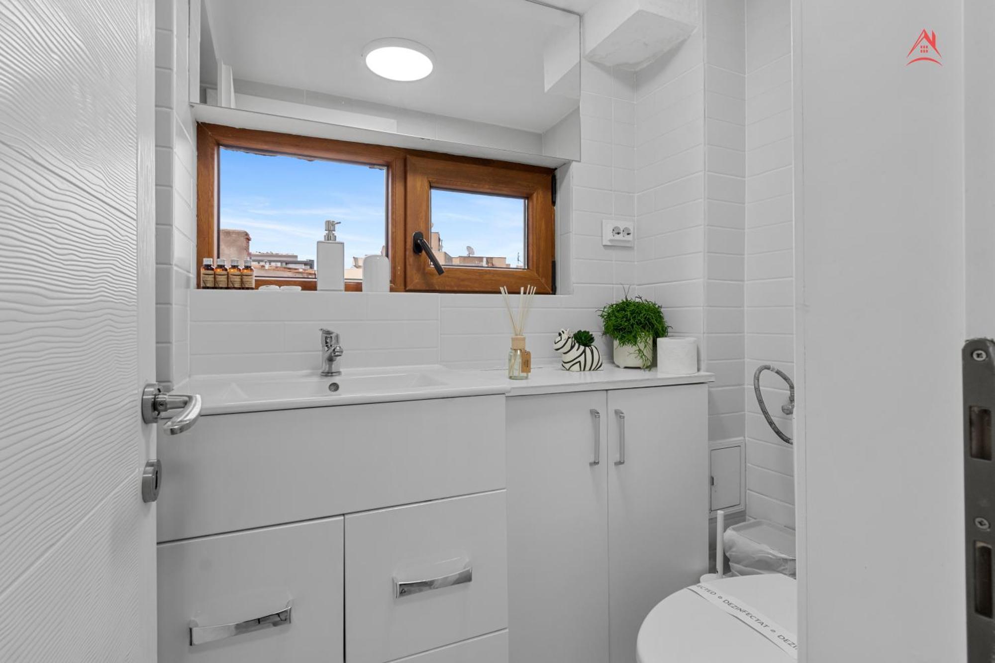 Central Town Cosy Apartment Bukares Bagian luar foto