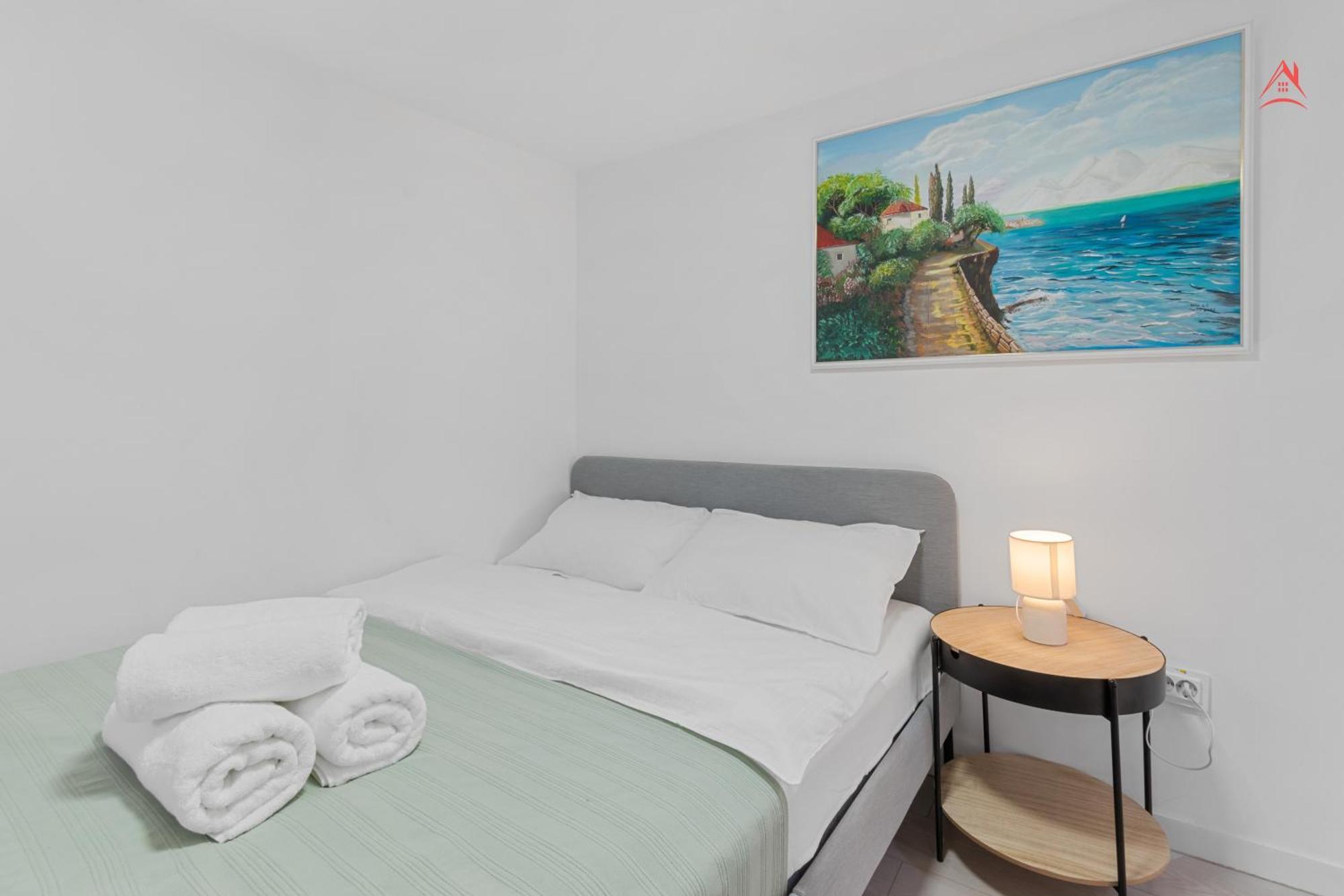Central Town Cosy Apartment Bukares Bagian luar foto