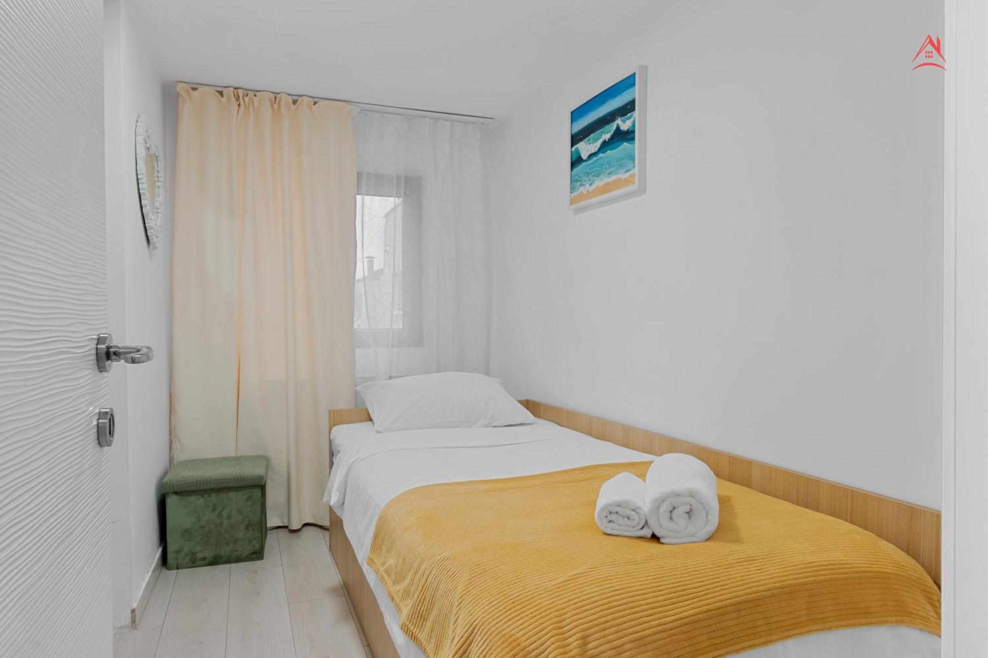 Central Town Cosy Apartment Bukares Bagian luar foto