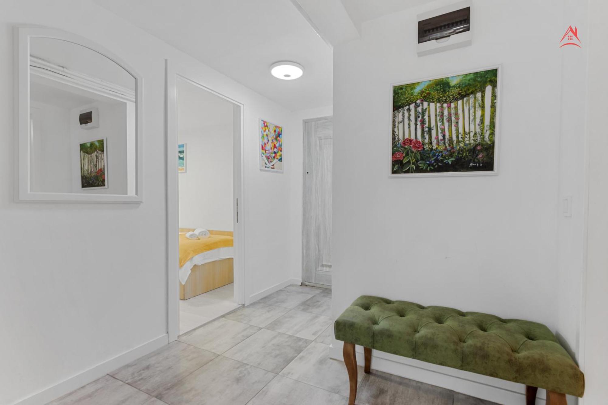 Central Town Cosy Apartment Bukares Bagian luar foto